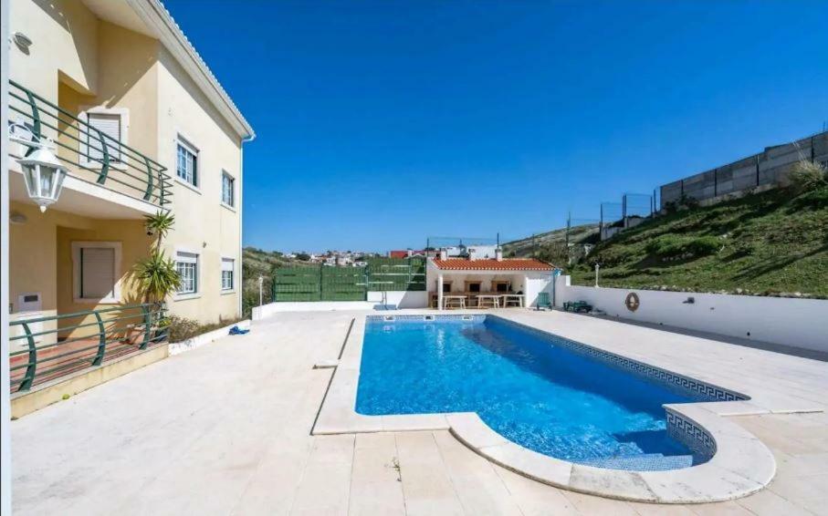 Enya Apartment Mafra Bagian luar foto